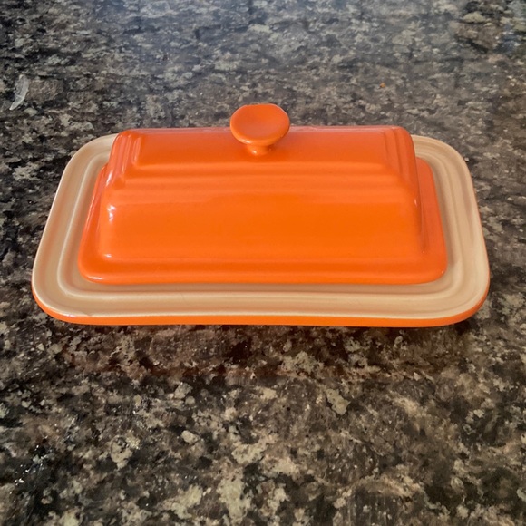 Le Creuset Dining Le Cruset Butter Dish Chipped Poshmark